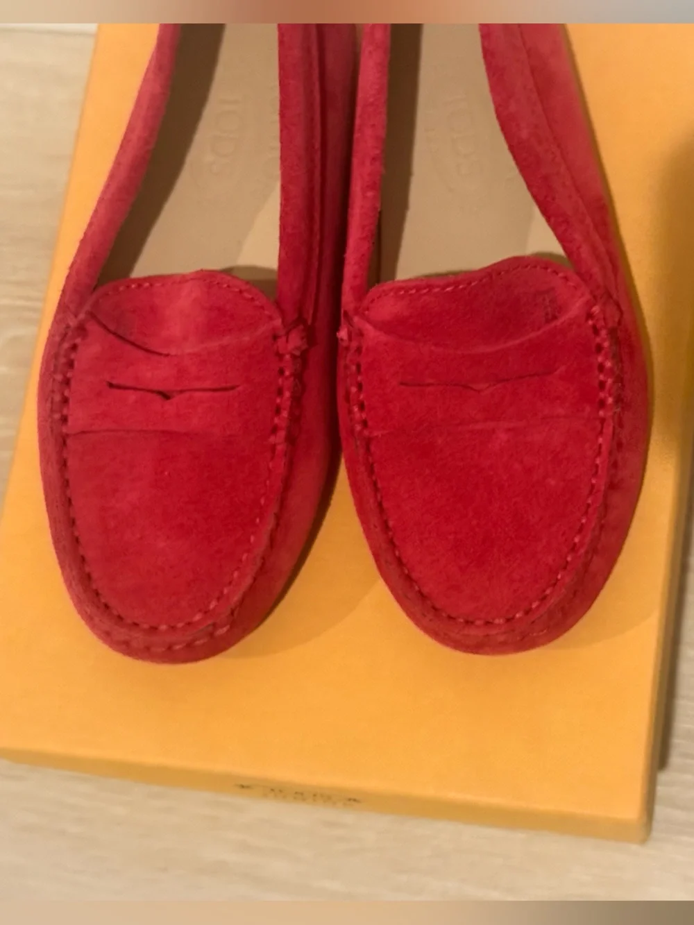 NWT TOD’S JUNIOR GIRLS GOMMINO SUEDE LOAFERS, SIZE EU 29 (US 11-11.5), RED